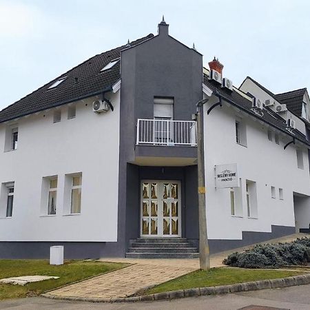 Kozarmisleny Misleny Home المظهر الخارجي الصورة
